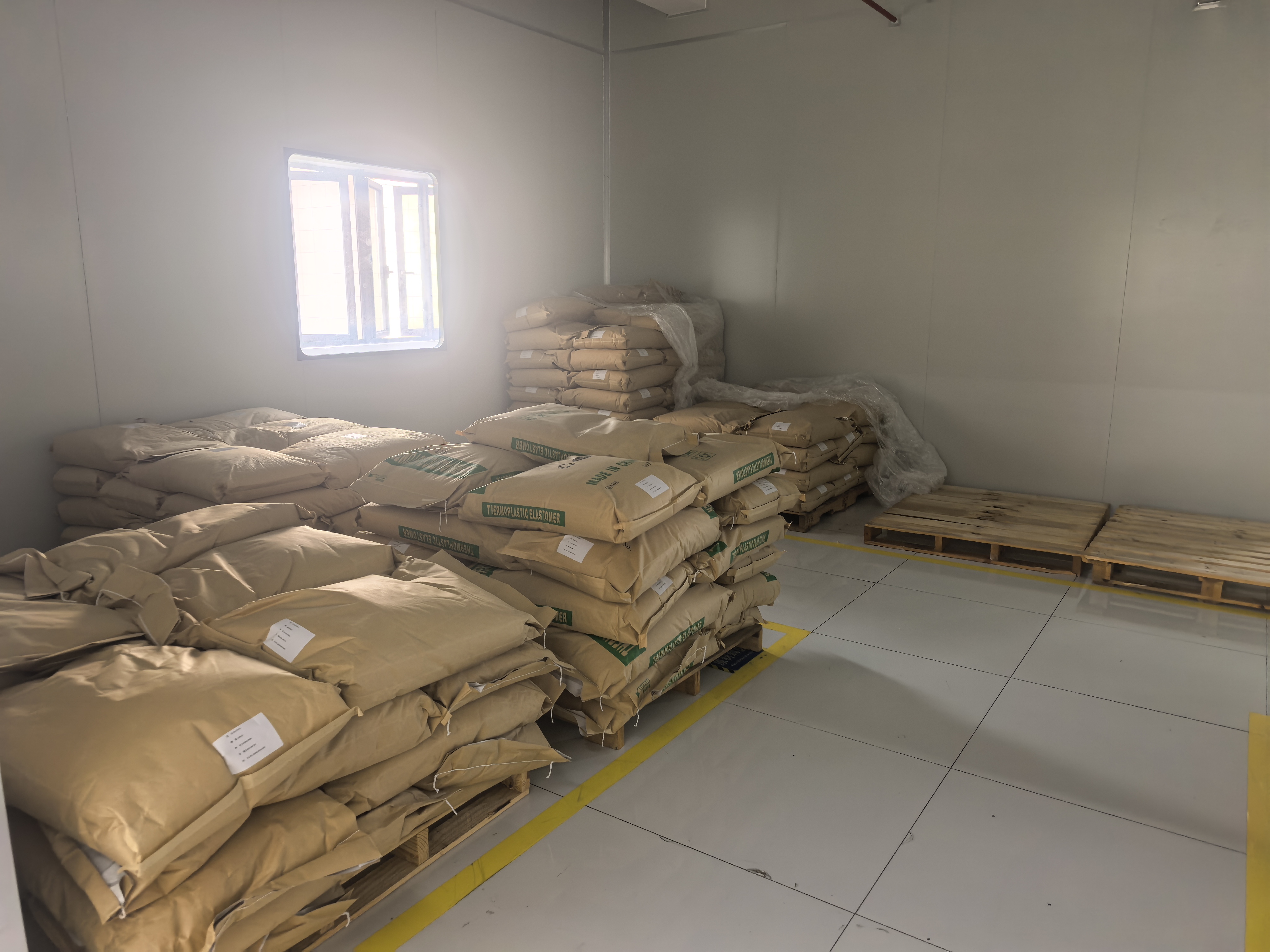Warehouse storage of raw TPE thermoplastic elastomer material sacks